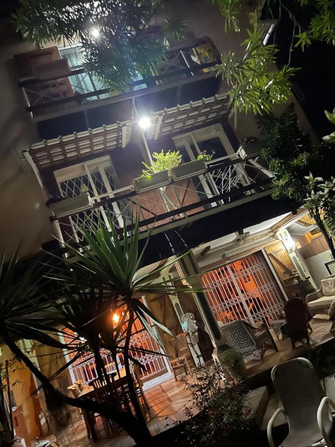فندق Chez Henri Pointe d'Esny المظهر الخارجي الصورة